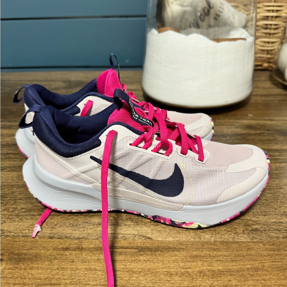 Women’s Nike juniper trail tennis shoe